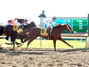 American History wins the Breeders' Futurity (G1) at Keeneland.