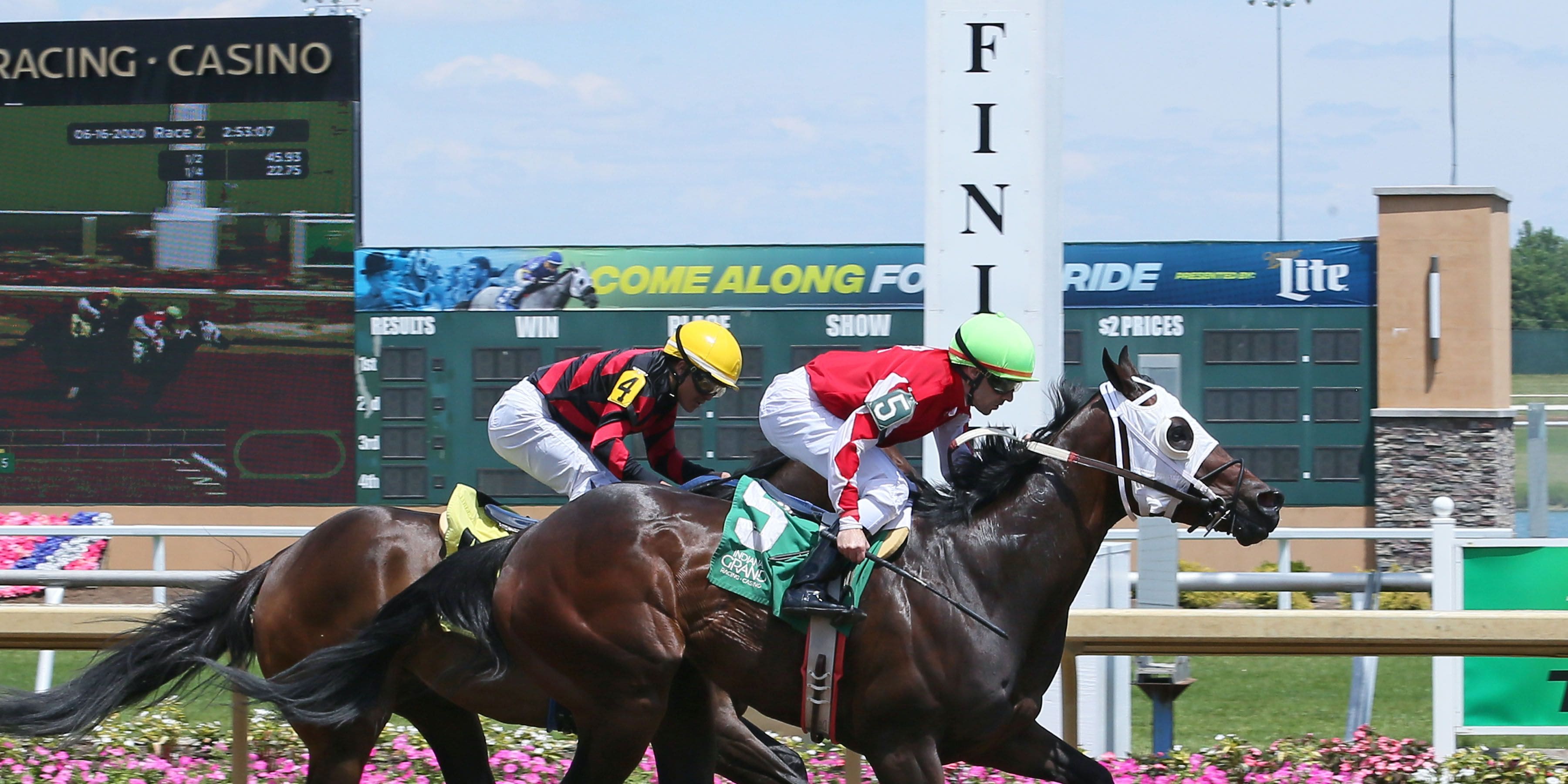 Racing at Horseshoe Indianapolis
