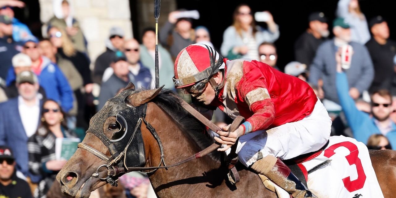Burnham Square wins the Blue Grass.