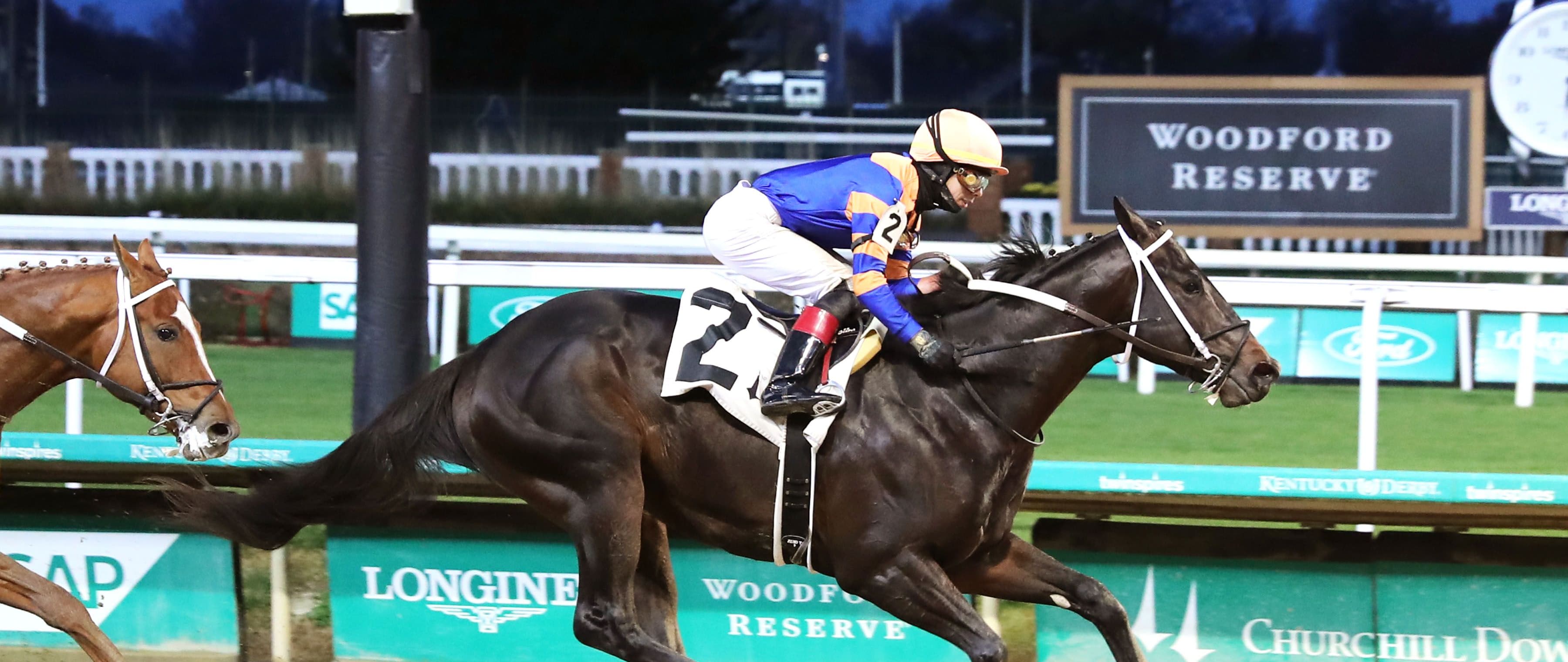 Chip Honcho wins at Churchill Downs.