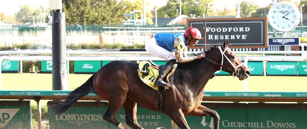 Commandment wins at Churchill Downs.