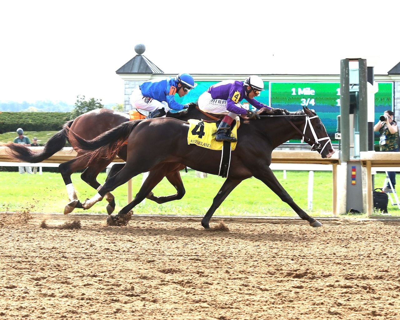 Damavand wins at Keeneland.