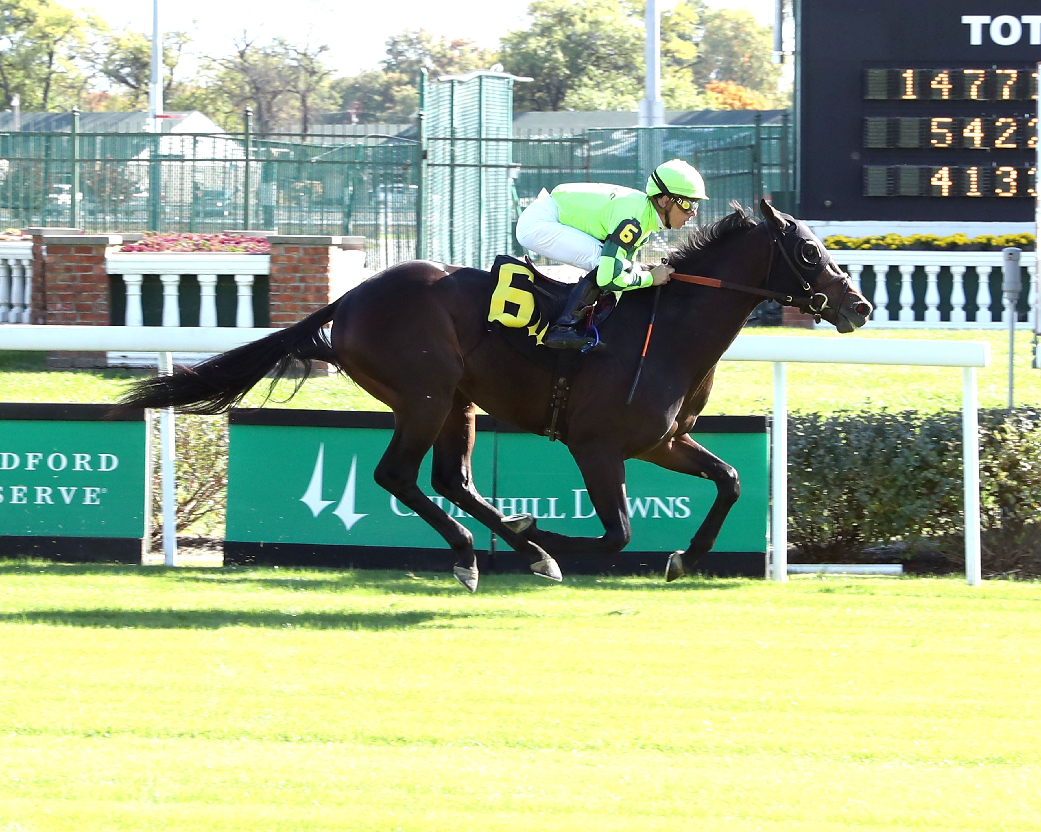 Flying Mohawk wins a turf allowance at Churchill Downs.