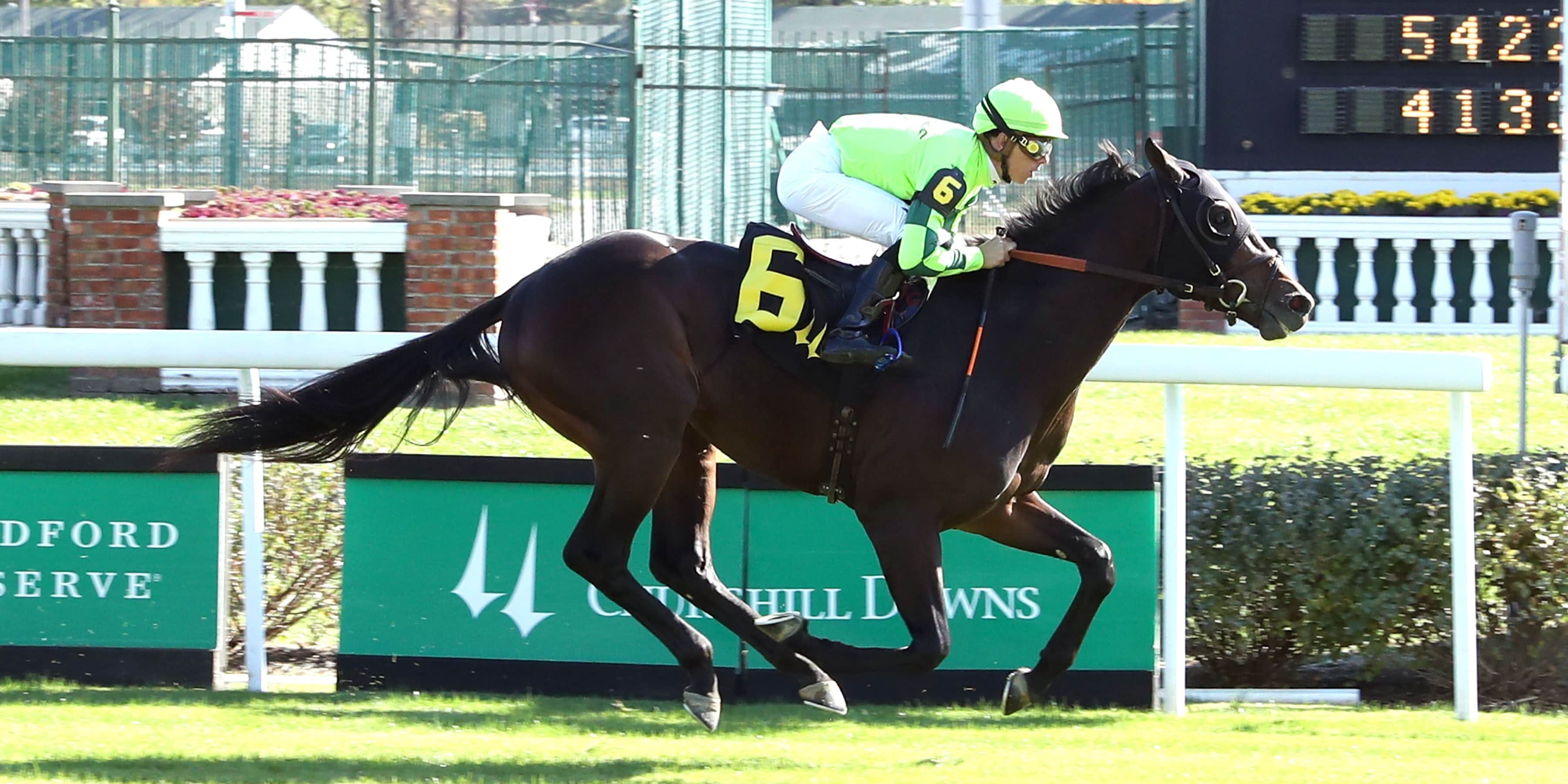 Flying Mohawk wins a turf allowance at Churchill Downs.