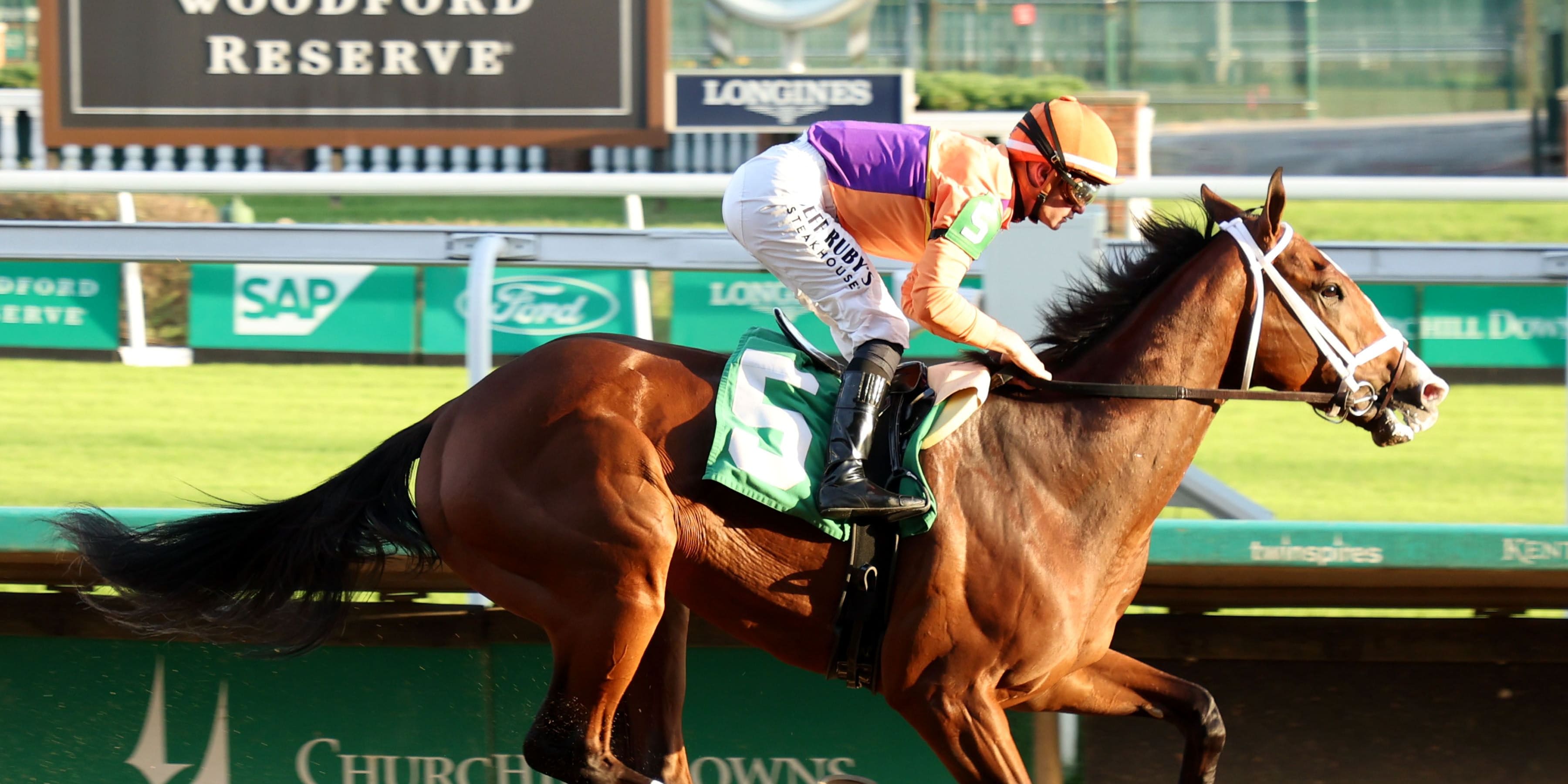 Fools Rush In breaks his maiden at Churchill Downs.