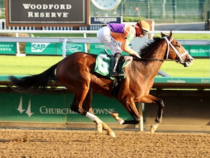 Fools Rush In breaks his maiden at Churchill Downs.