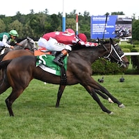 Fionn wins the Belmont Oaks 2025 at Saratoga (Photo by Cogliaense Photos)