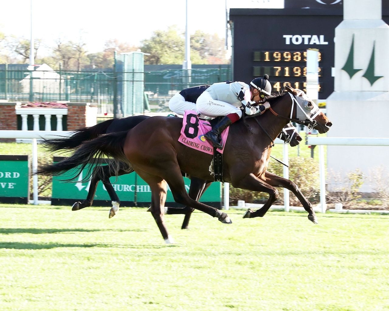 Ghostly Gal wins the Tiara-Claiming Crown at Churchill Downs.