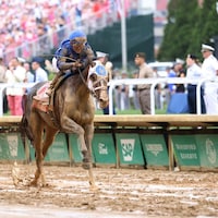 Good Cheer winning the Kentucky Oaks (G1) at Churchill Downs