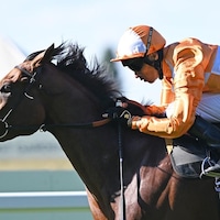 Jayarebe wins the Hampton Court S.