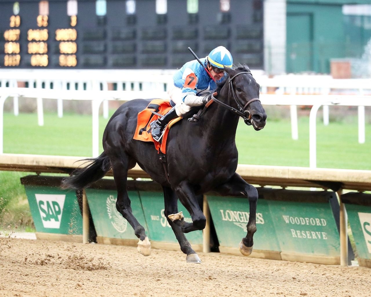 Kinetic Control wins at Churchill Downs.