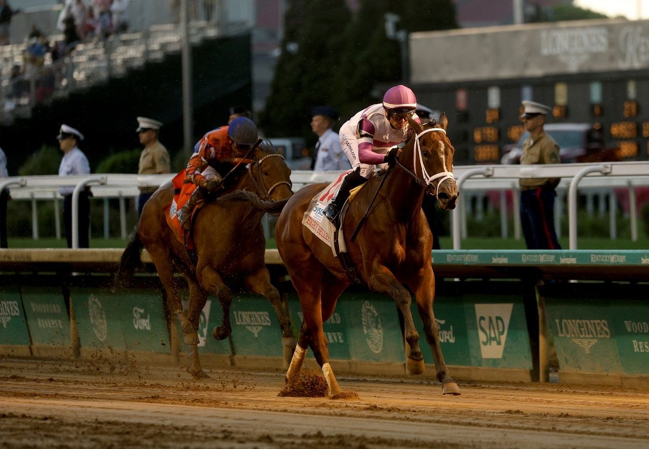Look Forward winning the Eight Belles (G2) at Churchill Downs