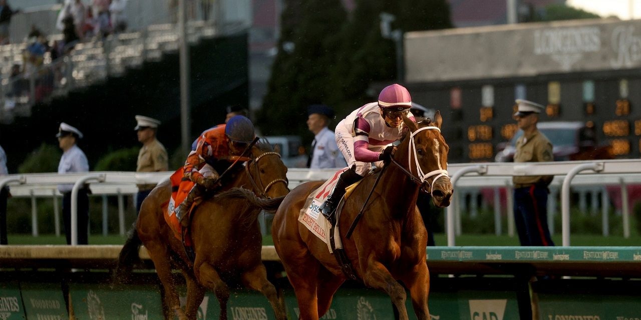 Look Forward winning the Eight Belles (G2) at Churchill Downs