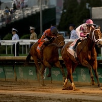 Look Forward winning the Eight Belles (G2) at Churchill Downs