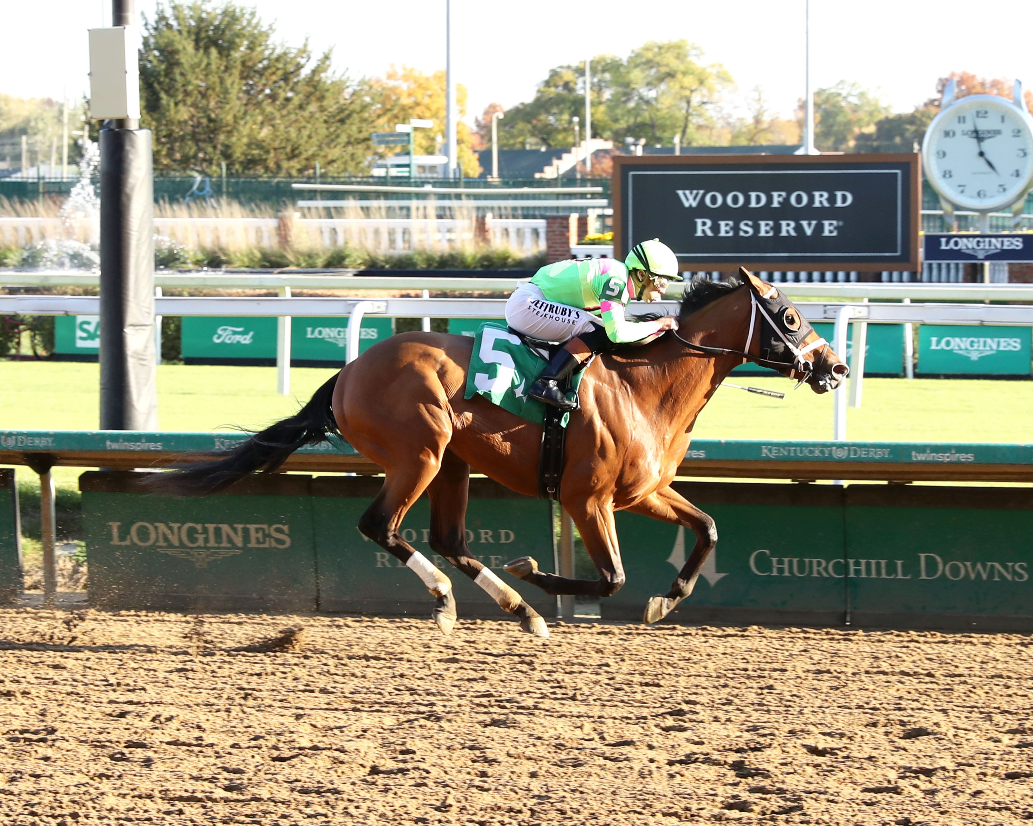Mister Punch wins at Churchill Downs.