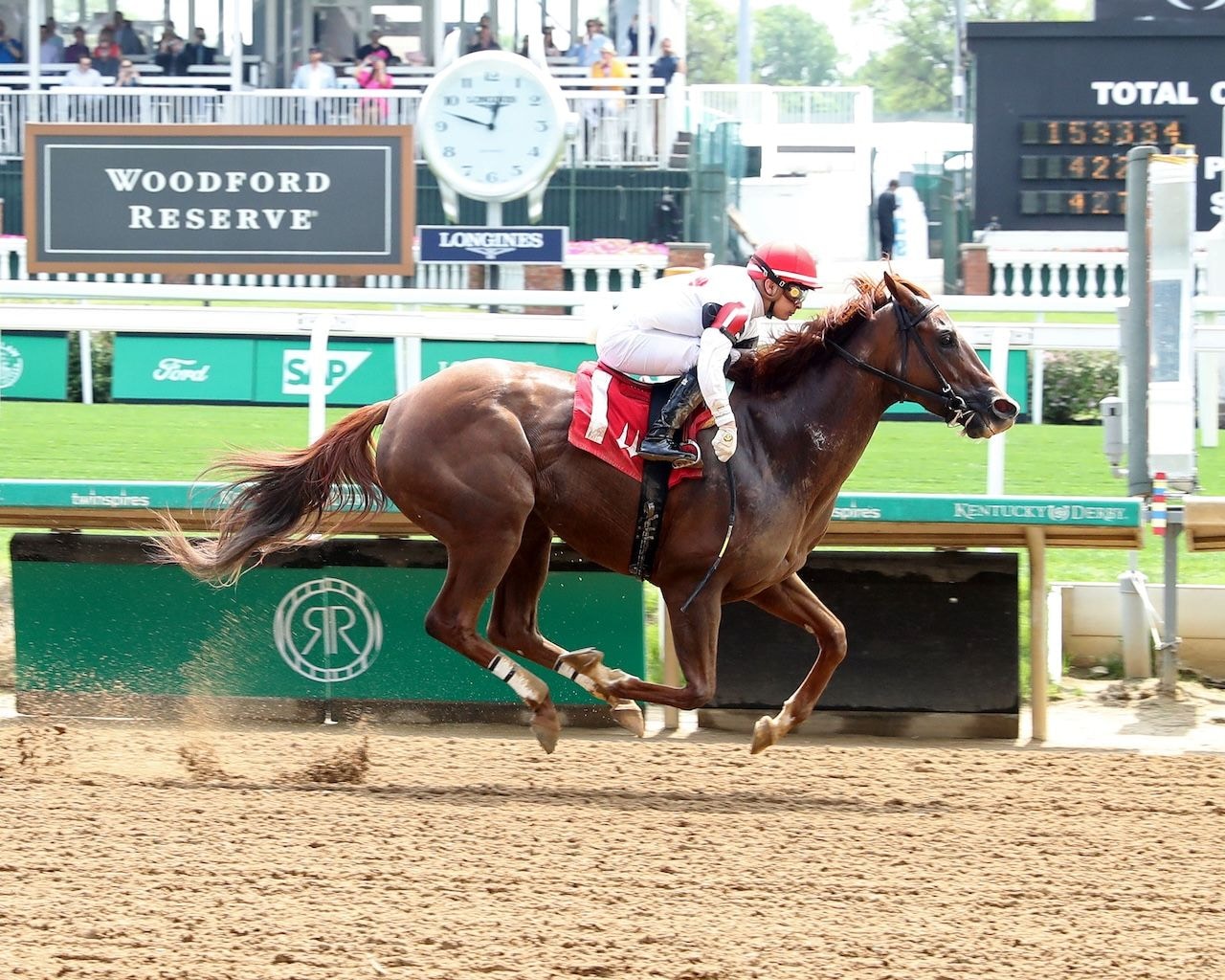 Marmalade Skye wins at Chuchill Downs.