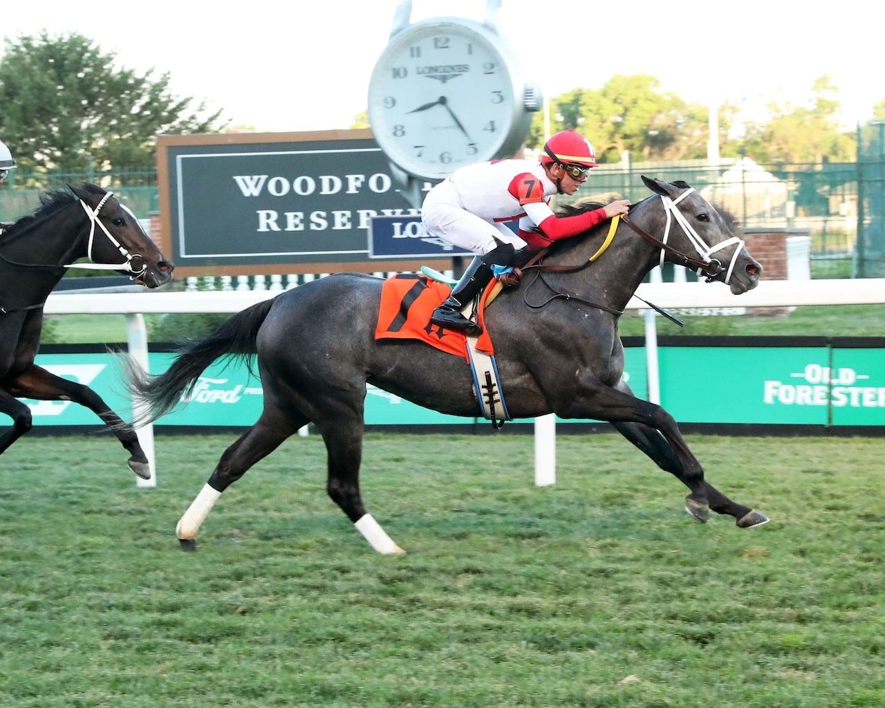 Movin' On Up wins at Churchill Downs.