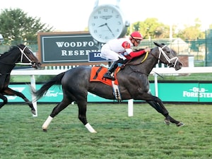 Movin' On Up wins at Churchill Downs.
