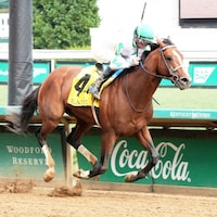 Mystik Dan wins the Blame at Churchill Downs. 