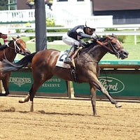 Pierette rallies past Epic Reign in the Debutante S. at Churchill Downs