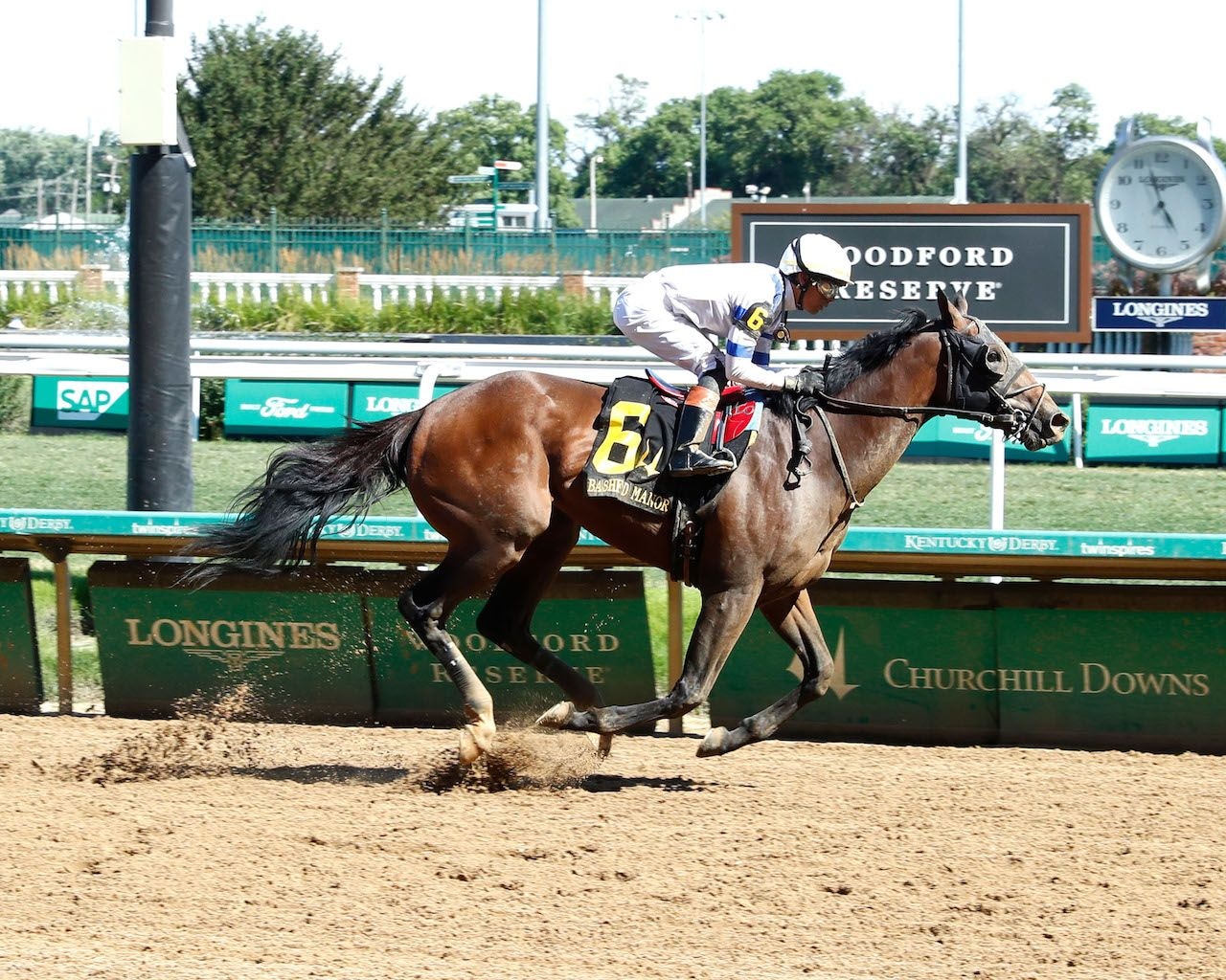 Politicallycorrect wins the Bashford Manor at Churchill Downs