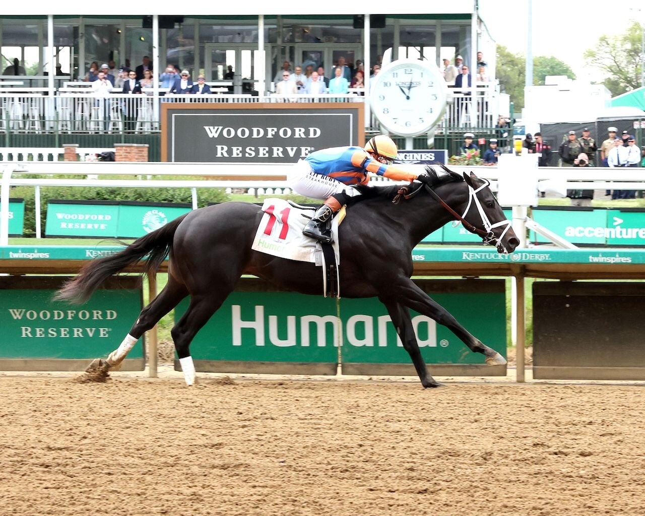 Powershift wins at Churchill Downs. 