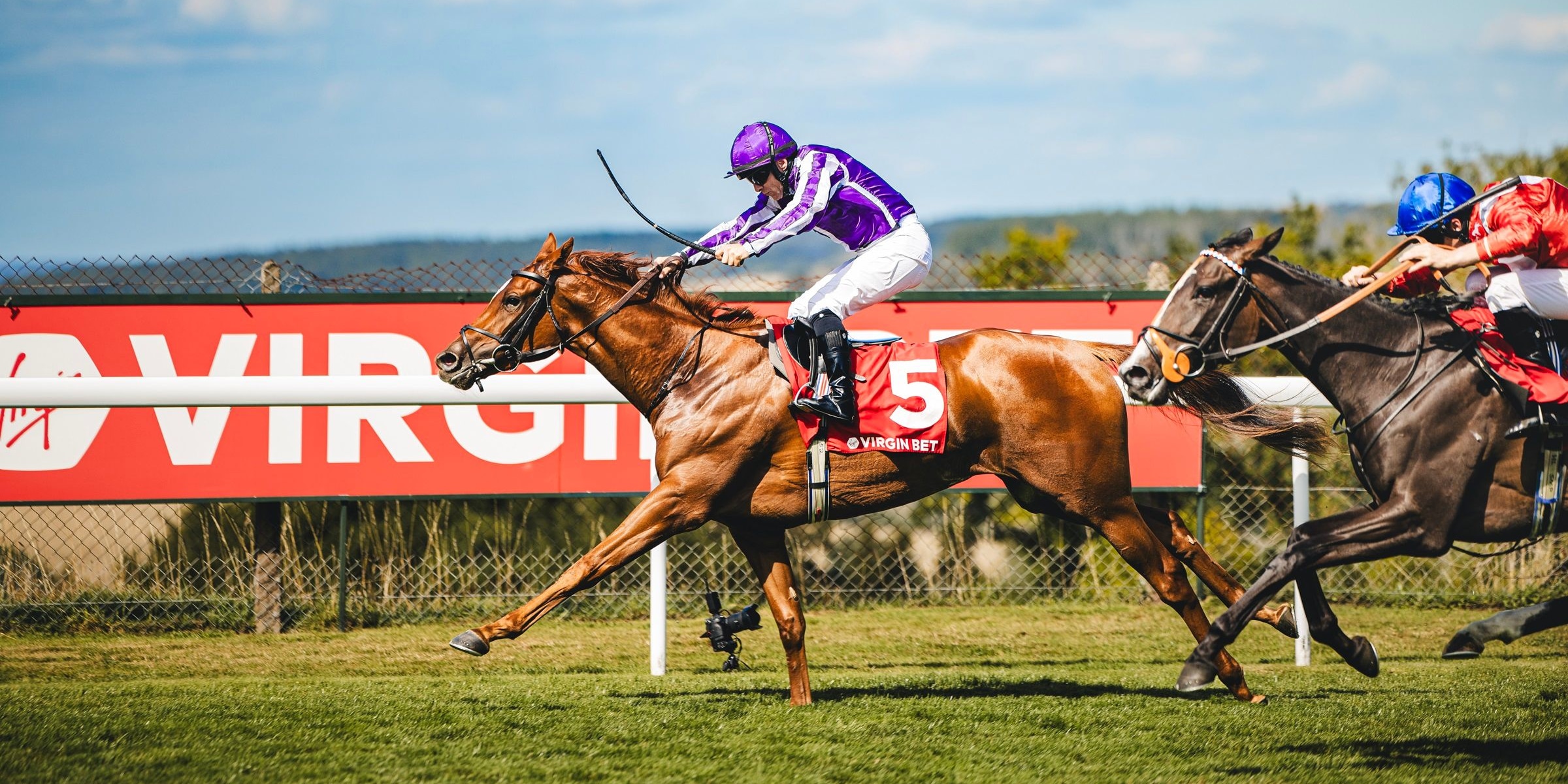 Precise captures the Prestige (G3) at Goodwood
