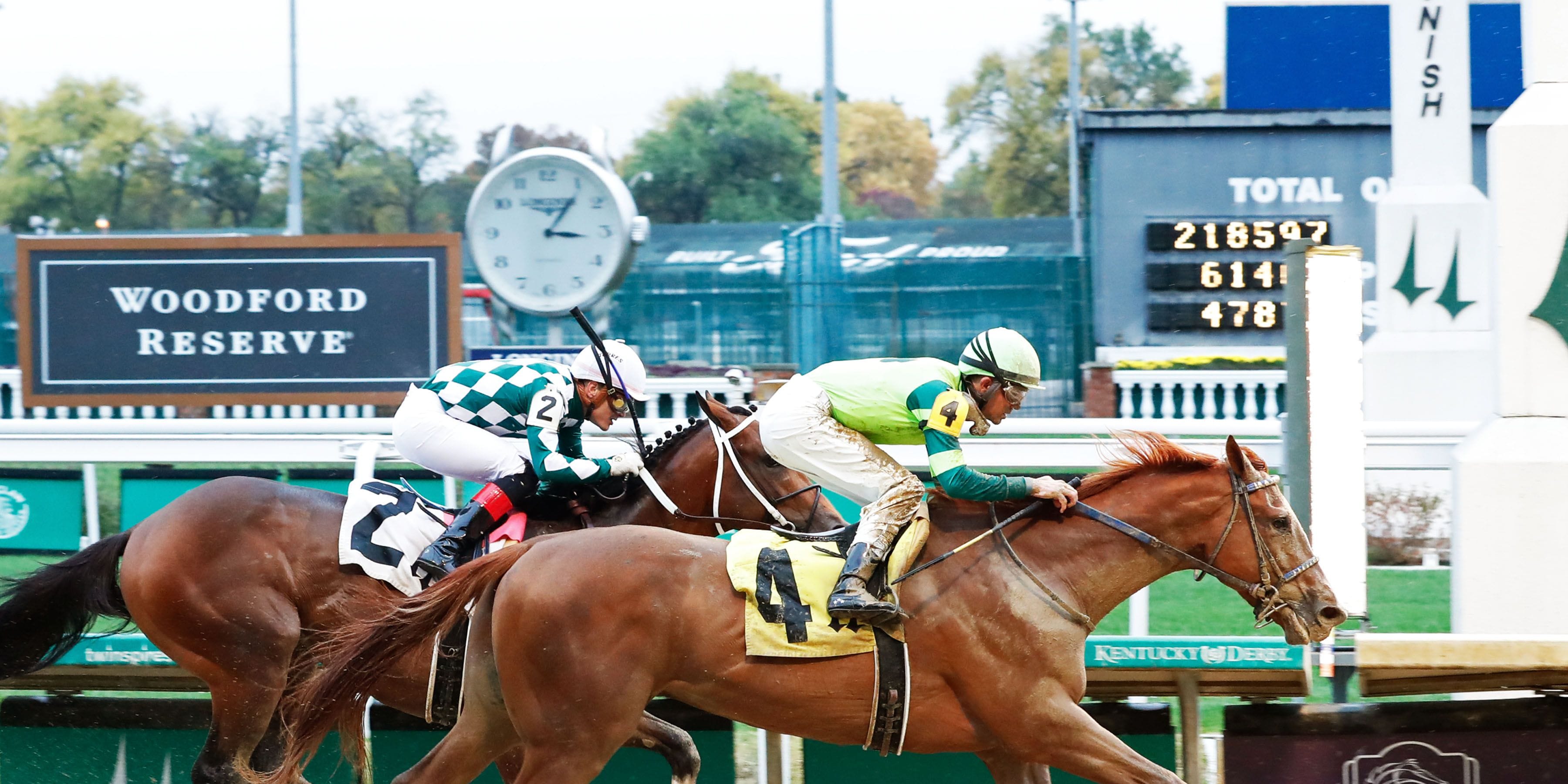Real Men Violin breaking his maiden at Churchill Downs (Photo by Coady Photography)