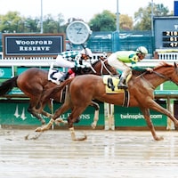 Real Men Violin breaking his maiden at Churchill Downs (Photo by Coady Photography)