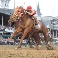 Rich Strike with Sonny Leon aboard wins the 2022 Kentucky Derby (G1) at Churchill Downs (Photo by Horsephotos.com)