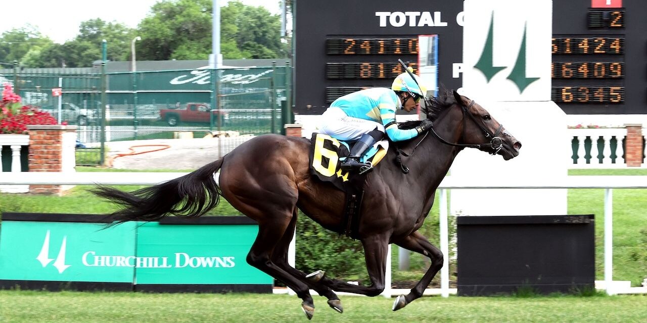 Sapphire Beach wins at Churchill Downs.