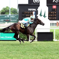 Sapphire Beach wins at Churchill Downs.