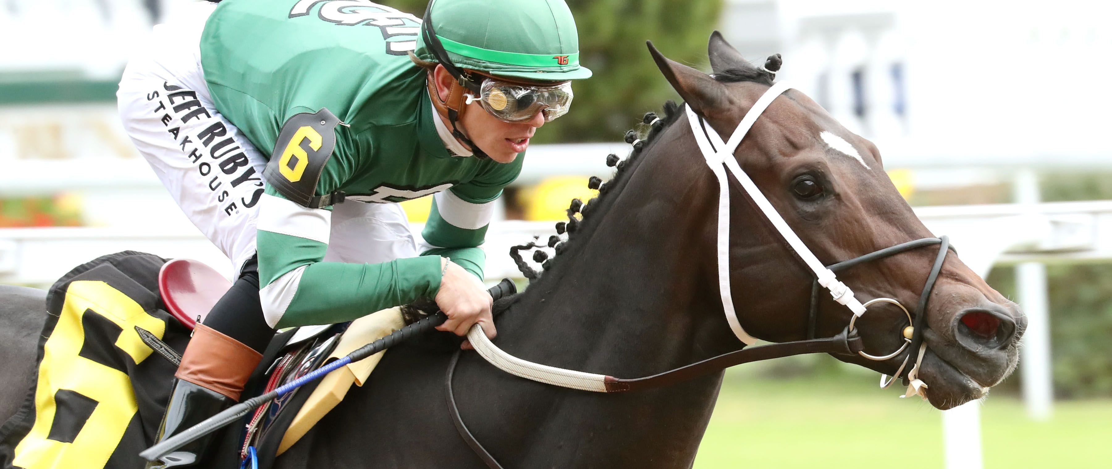 Soldier N Diplomat wins at Churchill Downs.