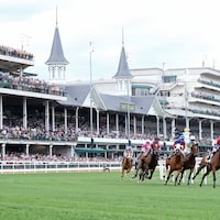 Turf racing at Churchill Downs