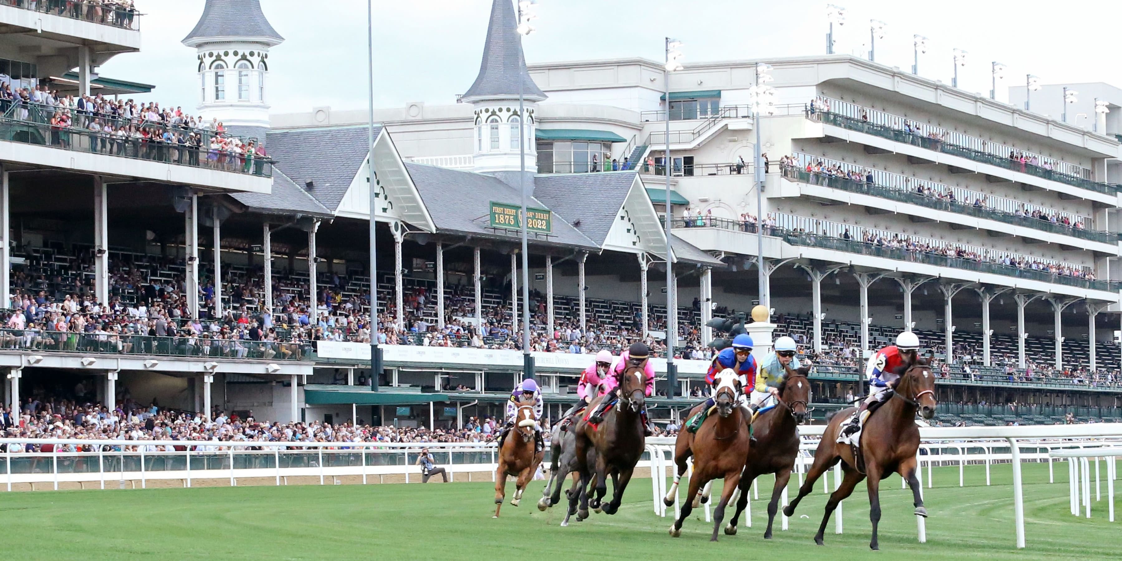 Turf racing at Churchill Downs