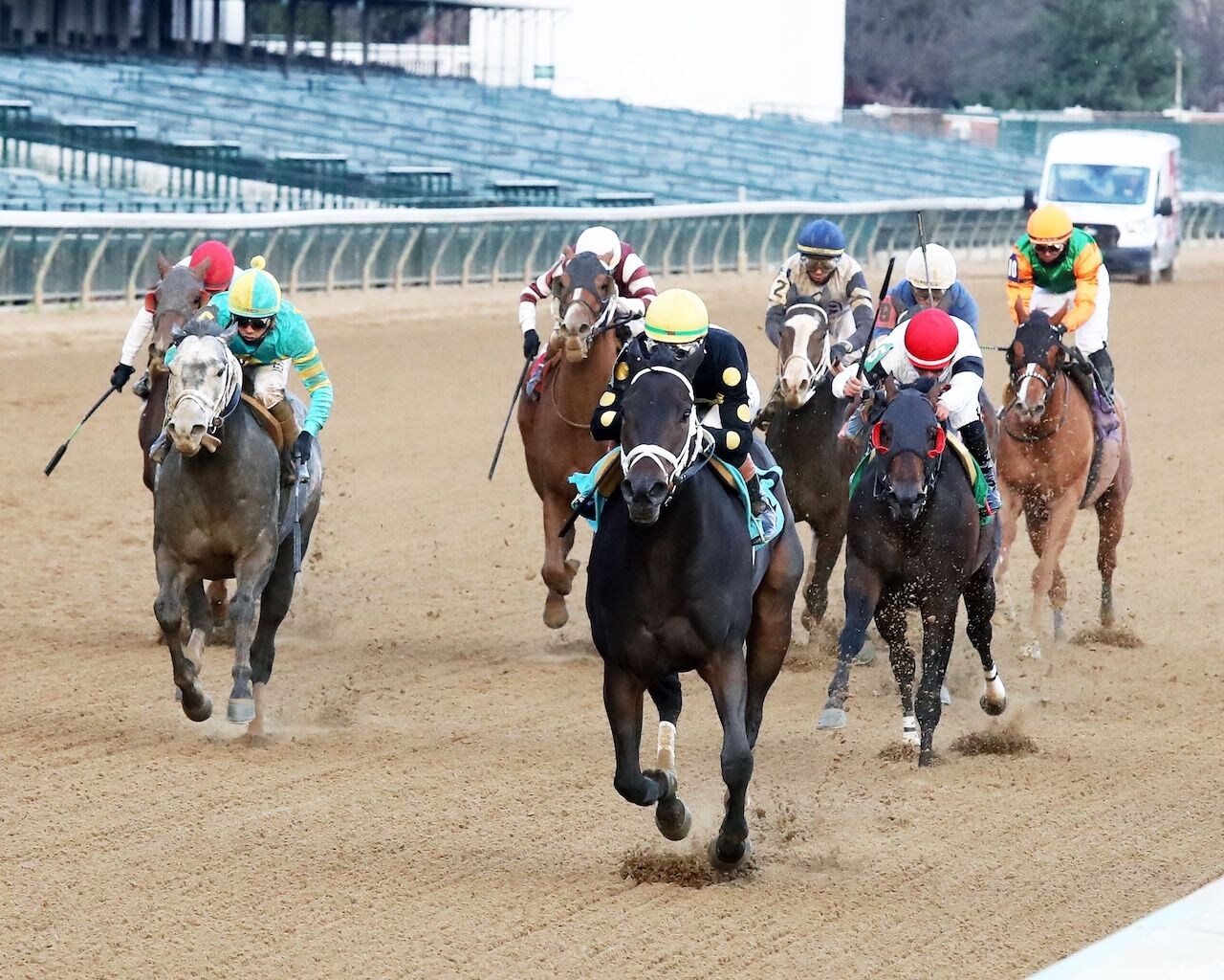 Sharp Swinger wins at Churchill Downs.