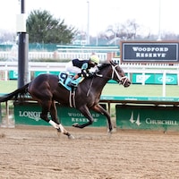 Sharp Swinger wins at Churchill Downs.