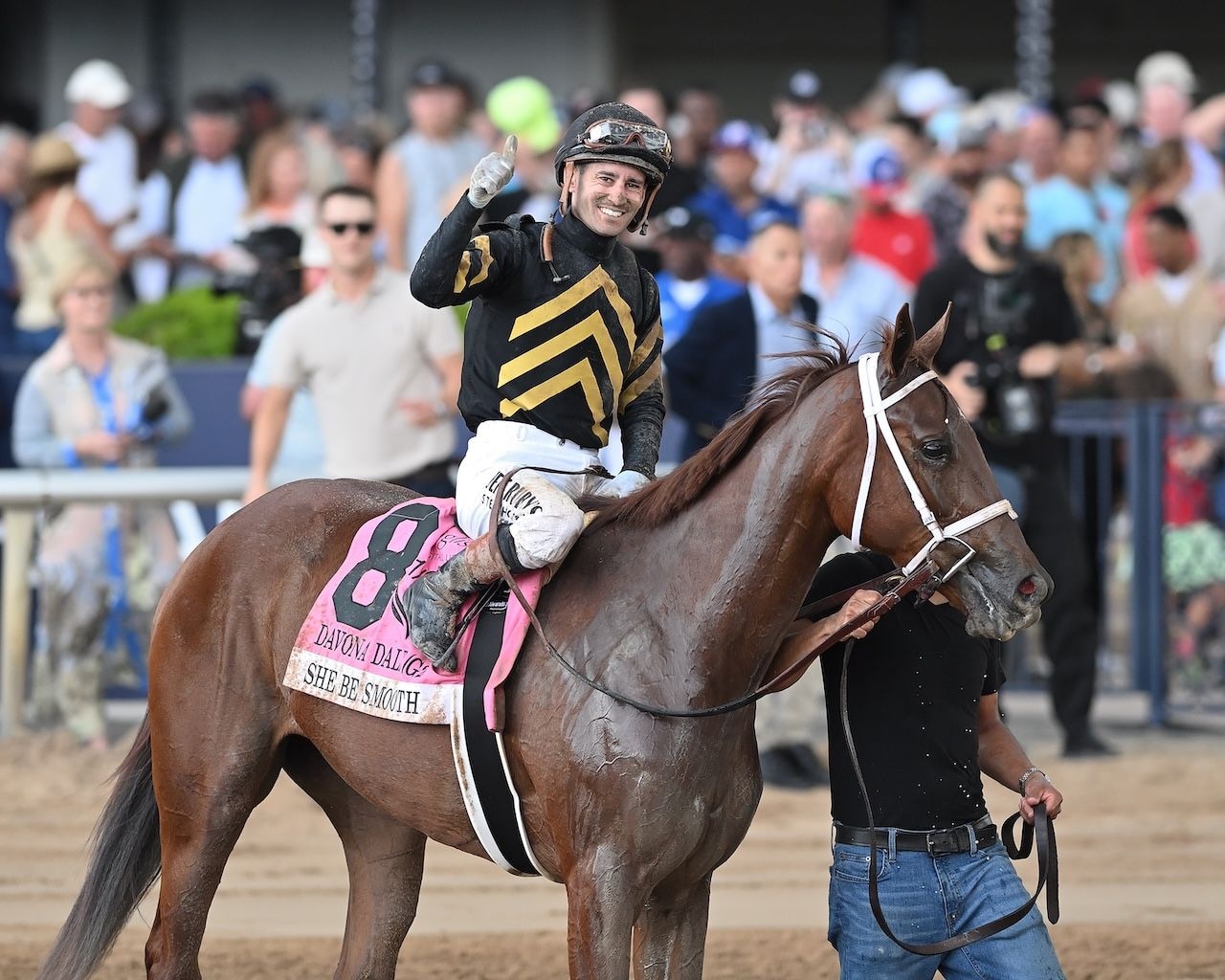 She Be Smooth wins the Davona Dale at Gulfstream Park.