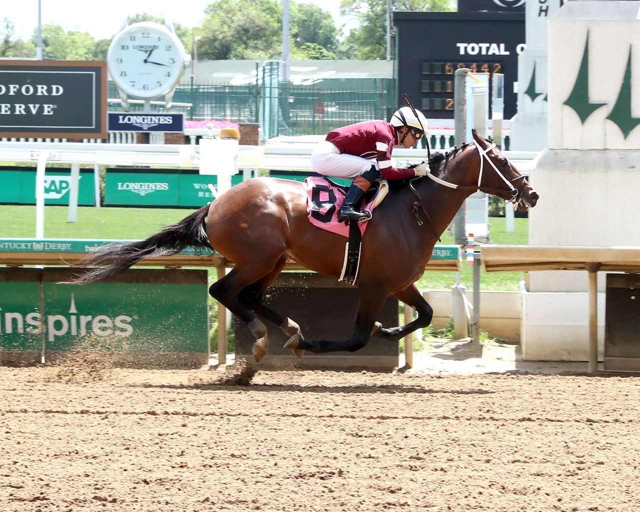 Spice Runner wins at Churchill Downs.