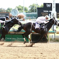 Star of Wonder wins at Churchill Downs. 
