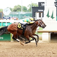 Sweet Seraphine wins at Churchill Downs.