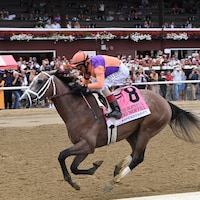 Ted Noffey romps in the Hopeful