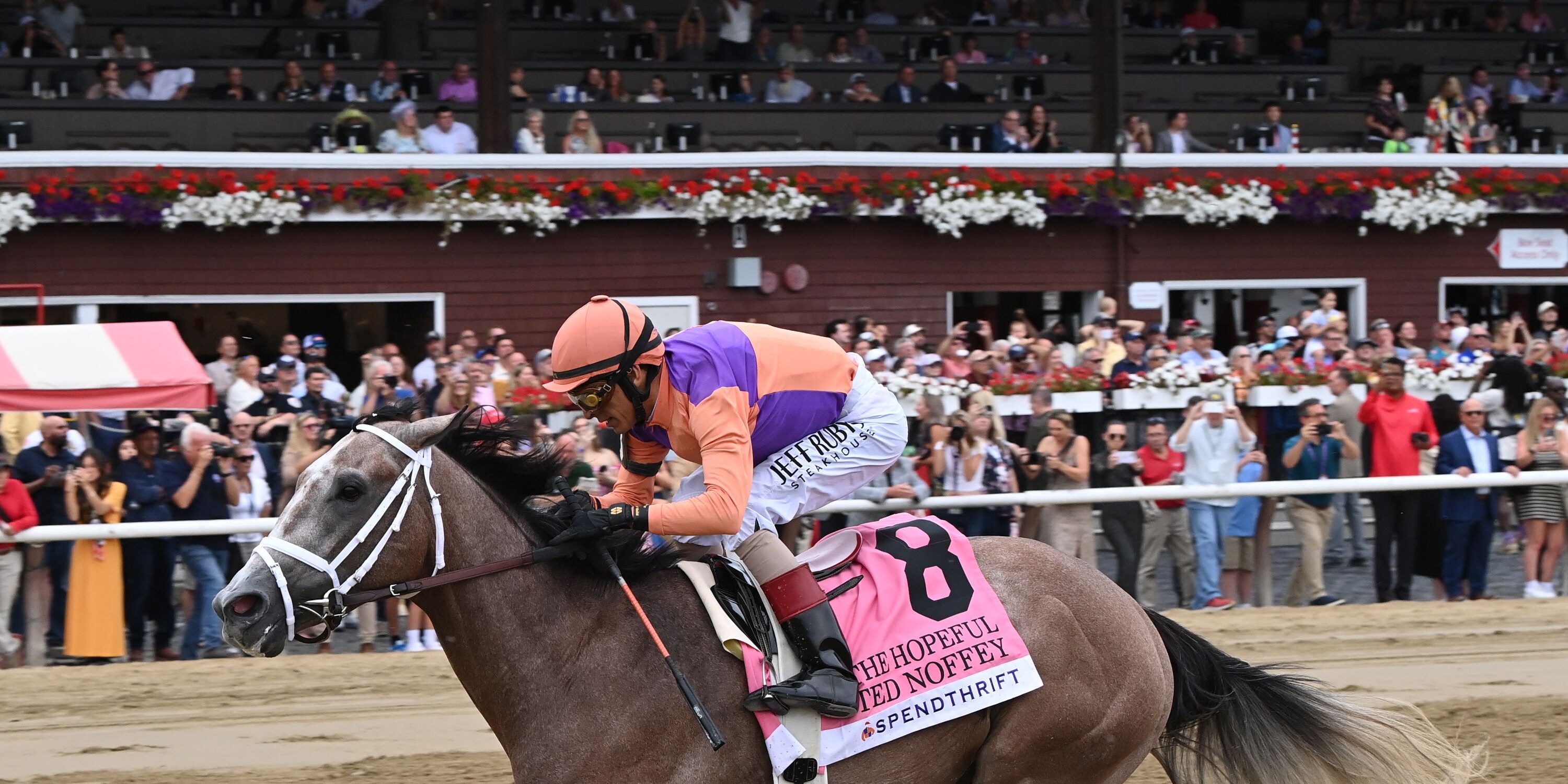 Ted Noffey romps in the Hopeful