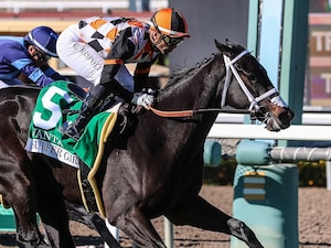 Vanta winning the Surfer Girl (G3) at Santa Anita.