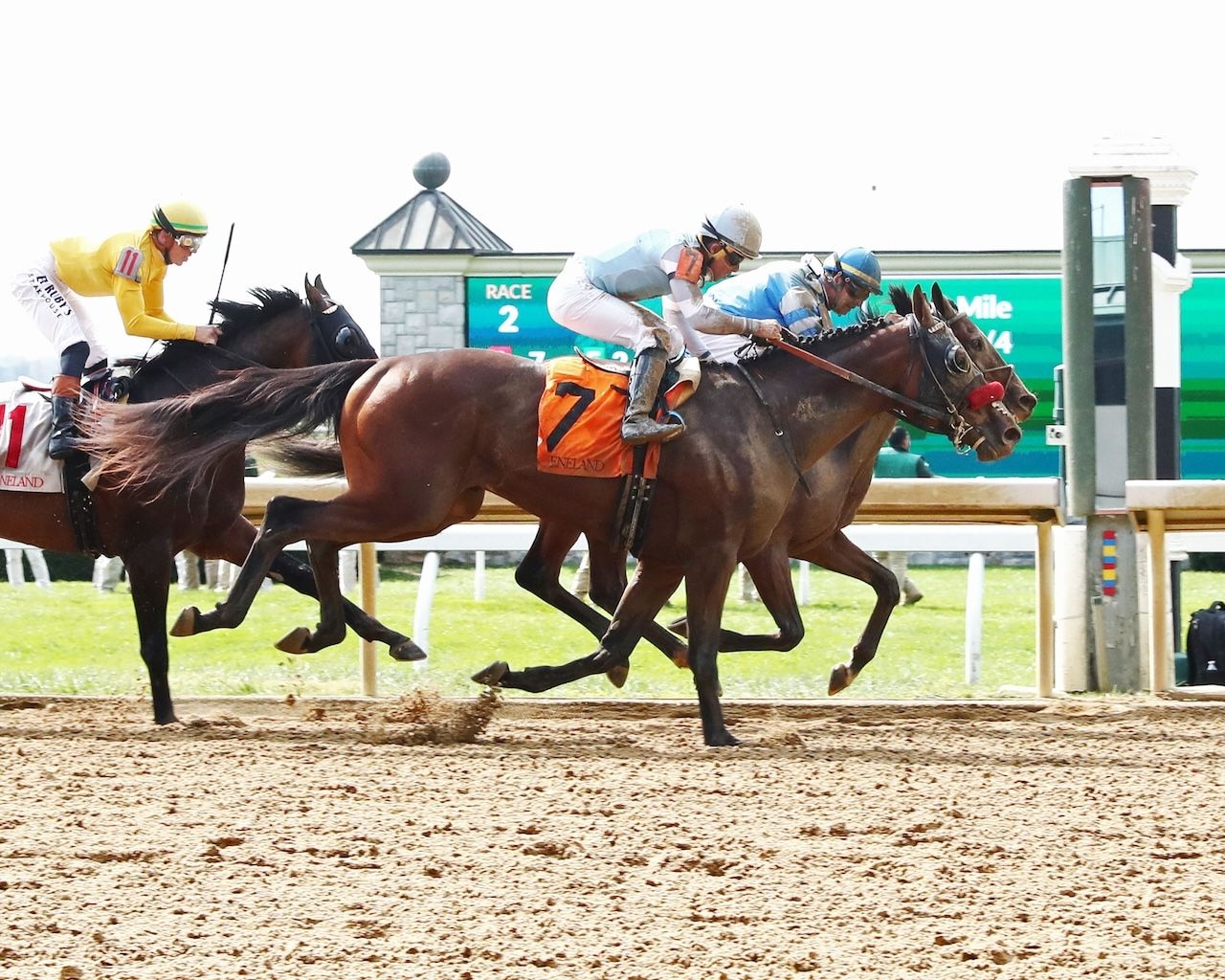 Vitruvian Man wins at Keeneland.