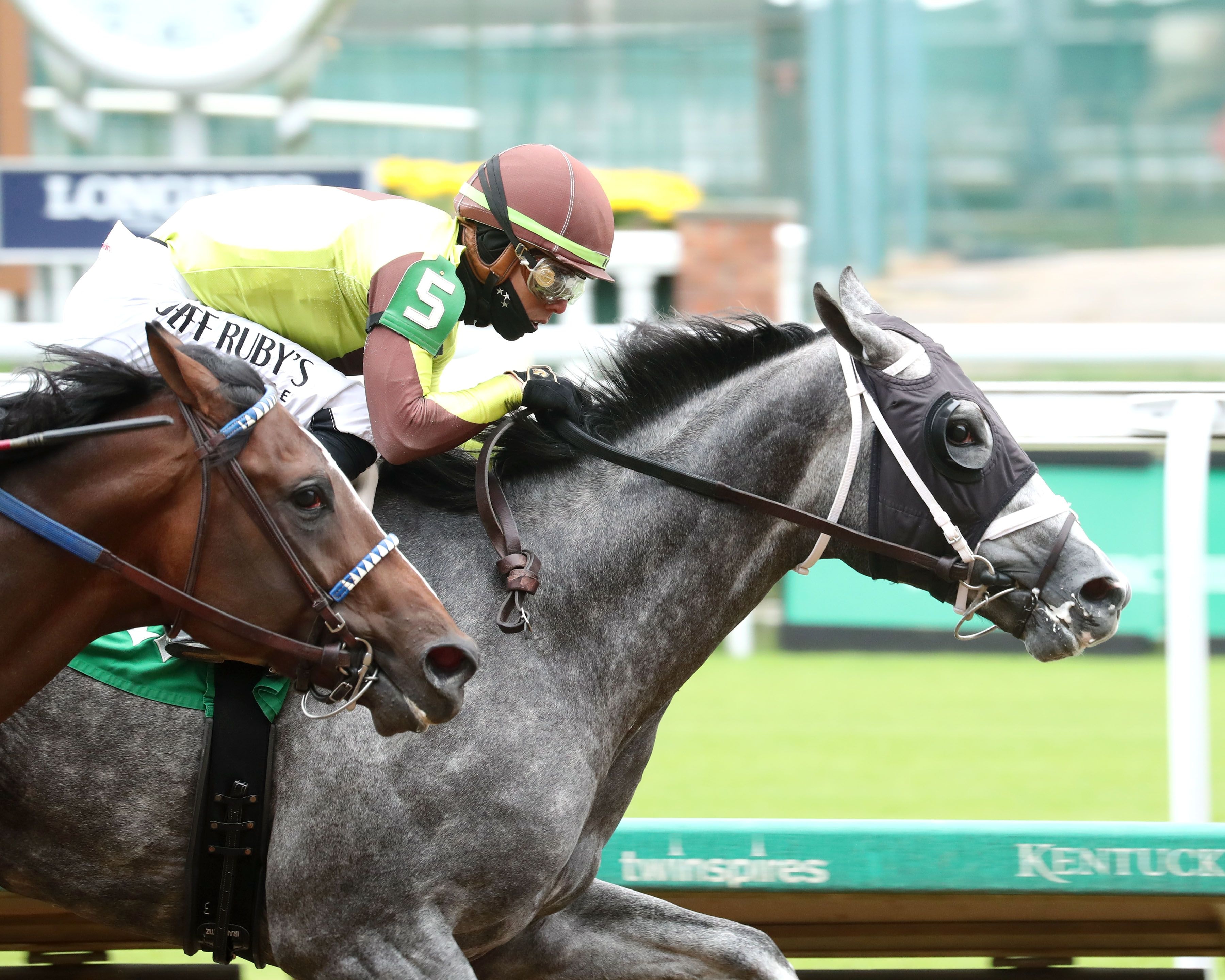 White Tiger wins at Churchill Downs.