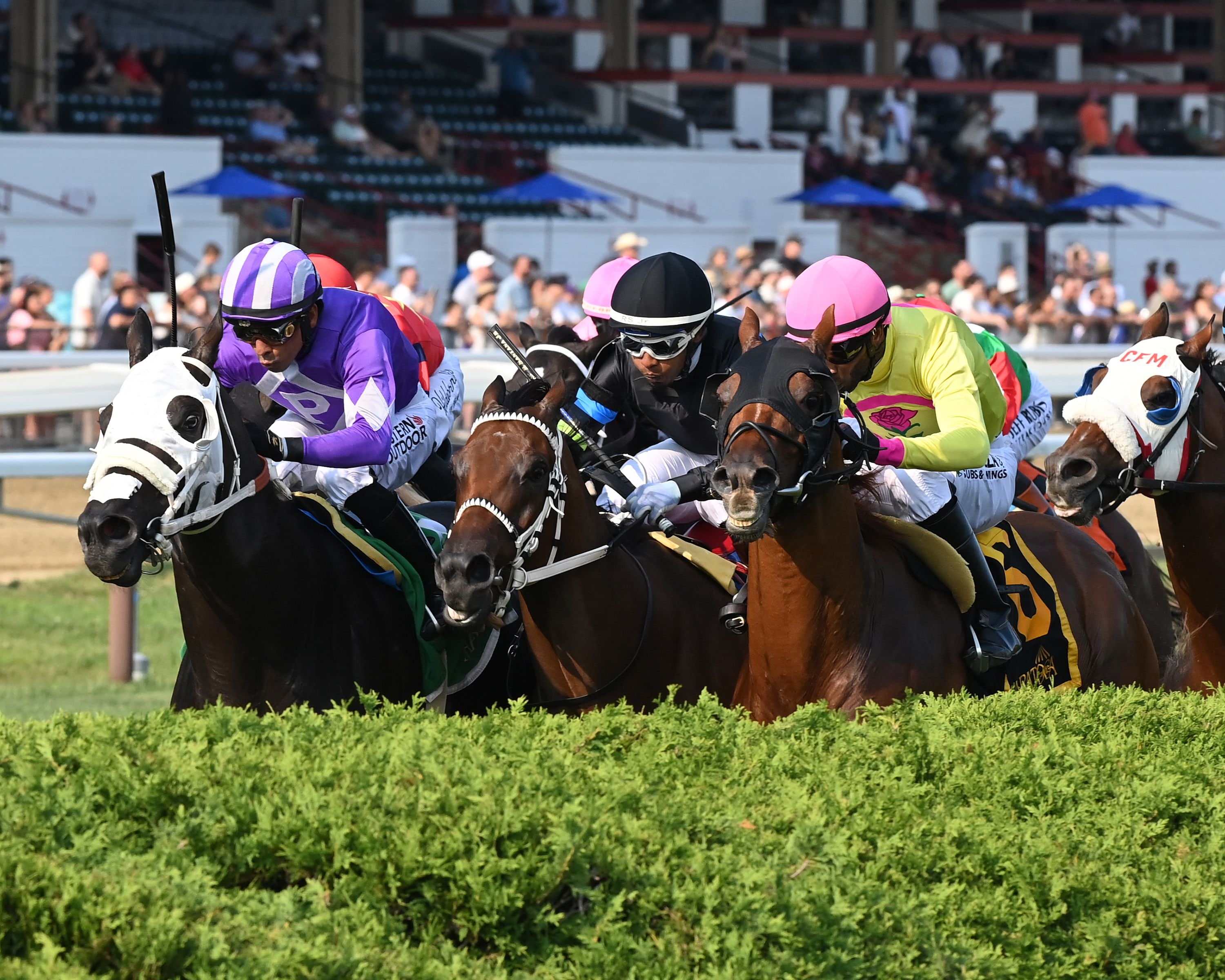 John the Beer Man (right) outduels Doncho (center) and Waralo in the Troy (G2)