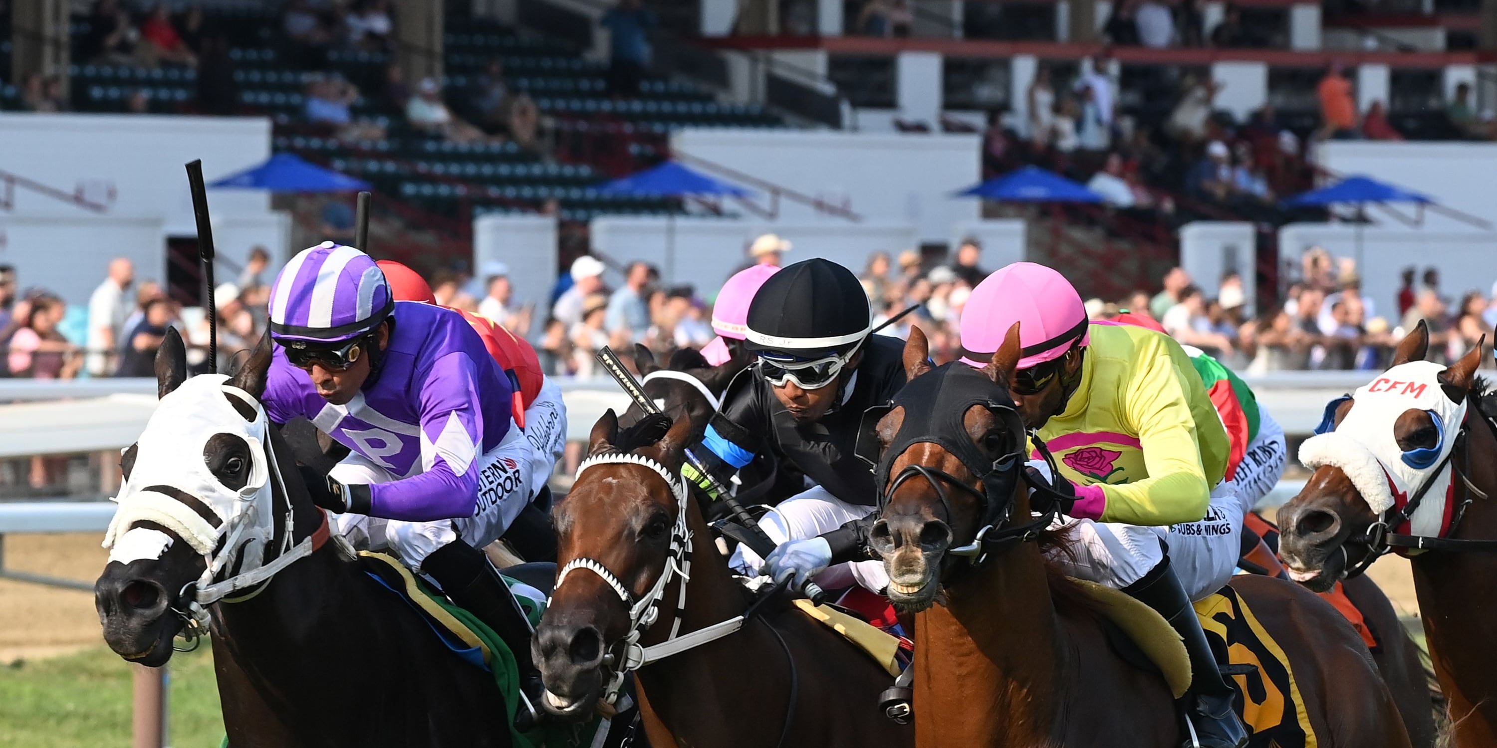 John the Beer Man (right) outduels Doncho (center) and Waralo in the Troy (G2)