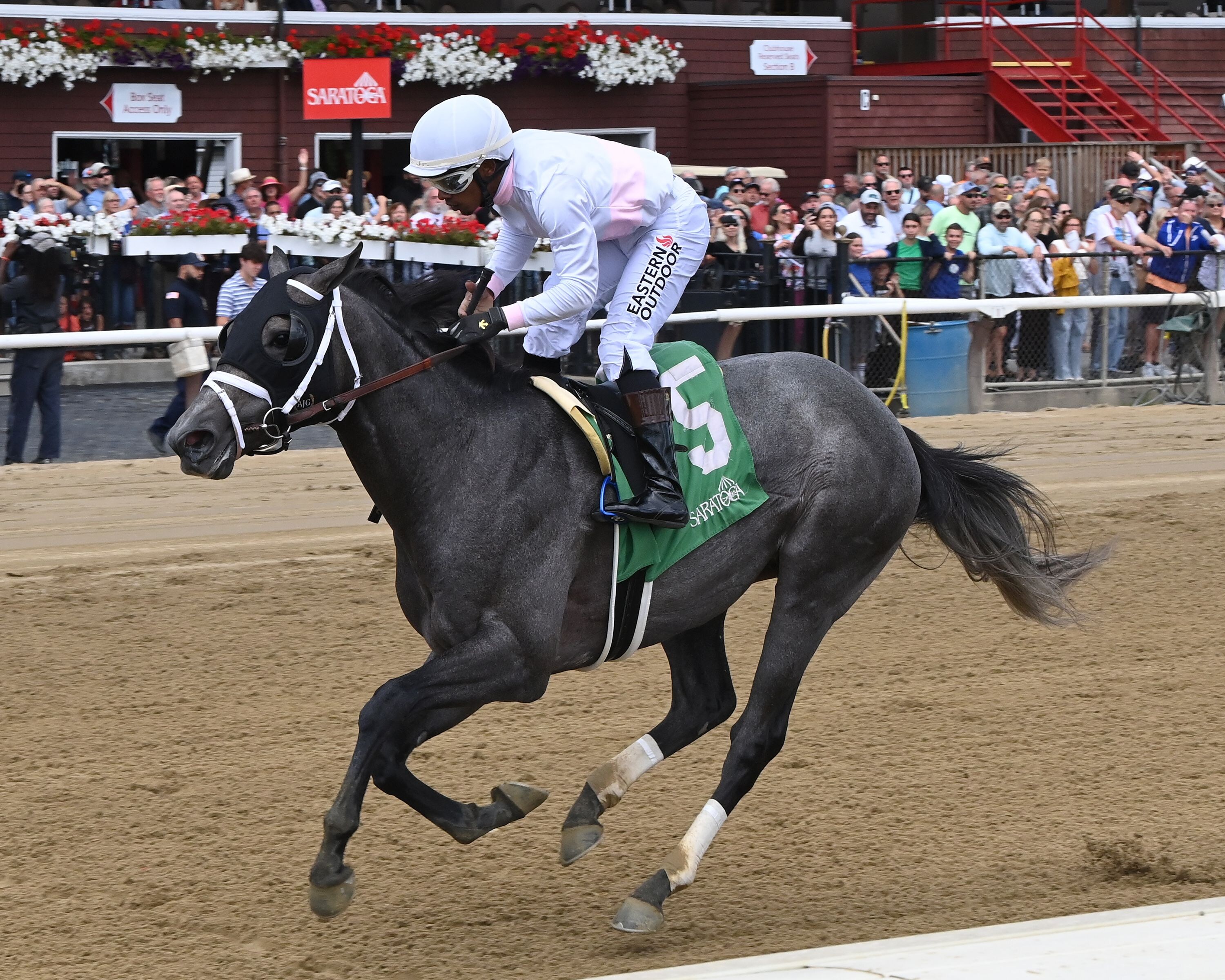 Monorinconvience wins the Funny Cide at Saratoga.
