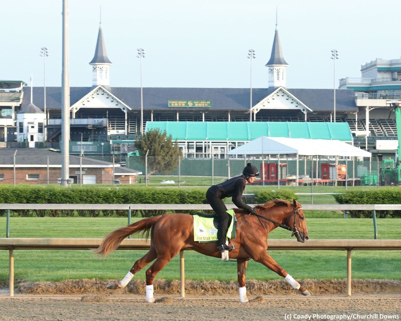 Country House under the TwinSpires